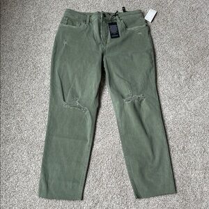 NWT kut from the Kloth women’s Olive Jeans